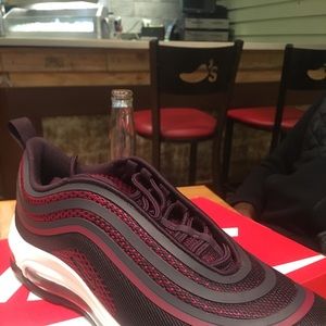 Nike Airmax size Y6 in reb and purple.